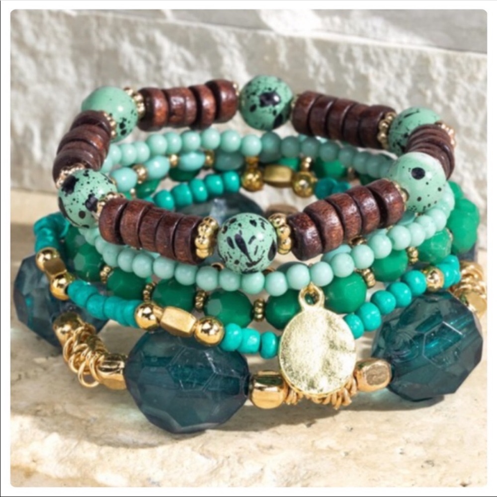 ✅ Multilayered stretch bracelet